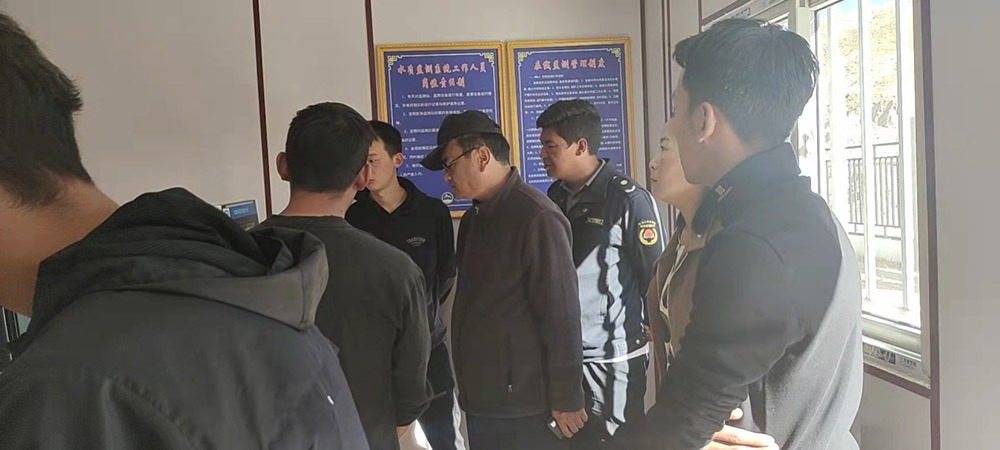 10月21日城管局、環(huán)保局及住建局局長(zhǎng)蒞臨我廠謝通門污水處理廠檢查運(yùn)行情況及了解整改階段。